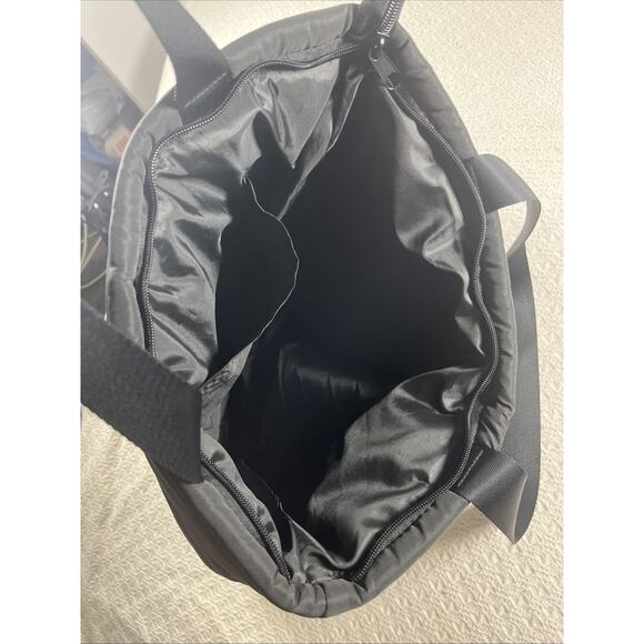 Victoria's Secret PINK Quilted Black Puffer Tote Bag Embroidered Crest 18 x 18 - Picture 5 of 7